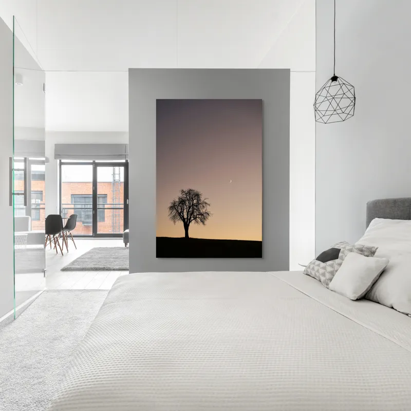 Tablou Canvas, "Luna și copacul singuratic", Copac, Asfințit, Siluetă, Cer, Semilună, Peisaj, Liniște, Seară, 100 x 150 cm – poza 5