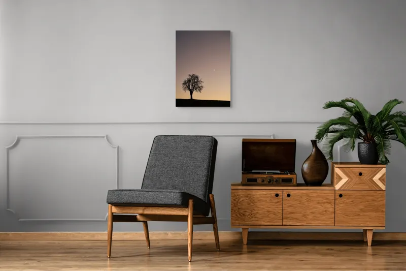 Tablou Canvas, "Luna și copacul singuratic", Copac, Asfințit, Siluetă, Cer, Semilună, Peisaj, Liniște, Seară, 50 x 70 cm – poza 8