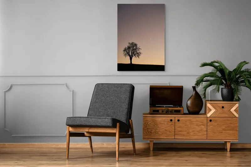 Tablou Canvas, "Luna și copacul singuratic", Copac, Asfințit, Siluetă, Cer, Semilună, Peisaj, Liniște, Seară, 70 x 100 cm – poza 6