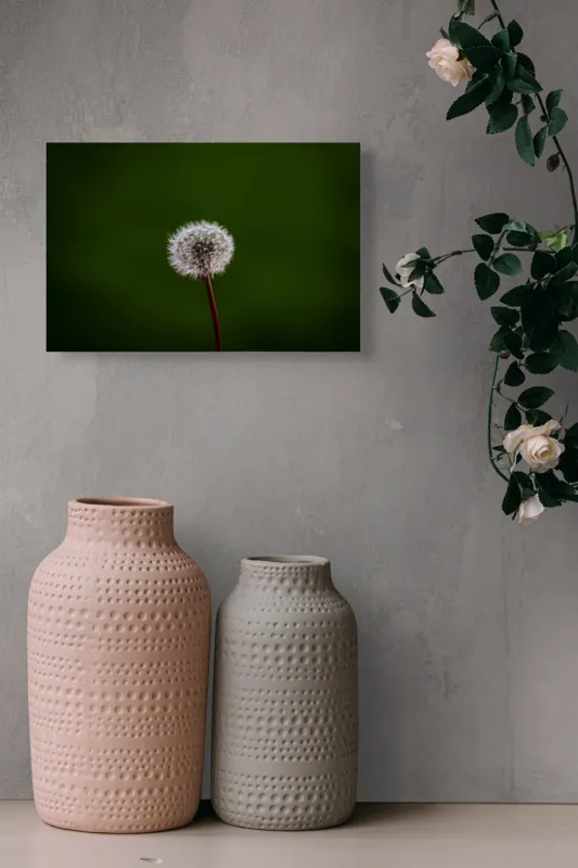 Tablou Canvas, "Puf de păpădie în bătaia vântului", Pufoasă, Delicată, Fragilă, Etereală, Simplă, Solitară, Contrastantă, Mică, 39 x 26 cm – poza 4