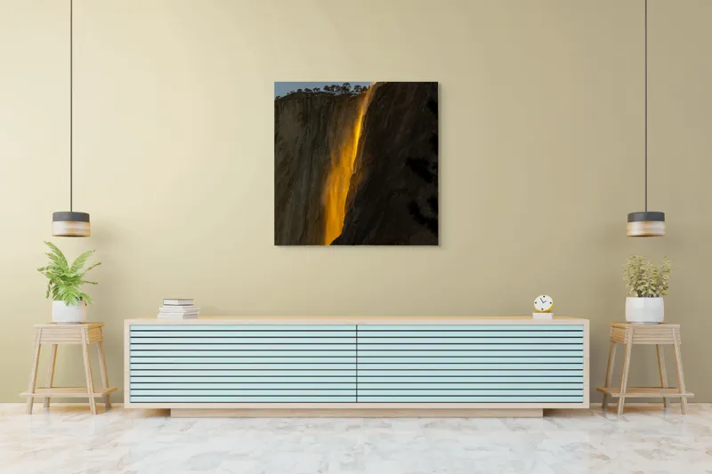 Tablou Canvas, "Cascada aurie în amurgul serii", Apus, Cascadă, Aurie, Spectacol, Nisip, Strălucire, Stâncă, Natură, Magie, 100 x 100 cm – poza 5