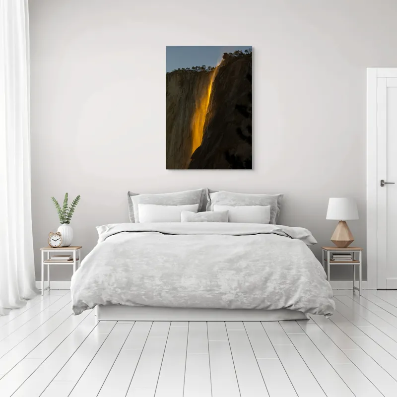 Tablou Canvas, "Cascada aurie în amurgul serii", Apus, Cascadă, Aurie, Spectacol, Nisip, Strălucire, Stâncă, Natură, Magie, 70 x 100 cm – poza 3