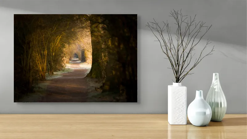 Tablou Canvas, "Poteca fermecată prin pădurea tăcută", Drum, Pădure, Lumină, Umbre, Natură, Mister, Copaci, Tunel., 70 x 50 cm – poza 3