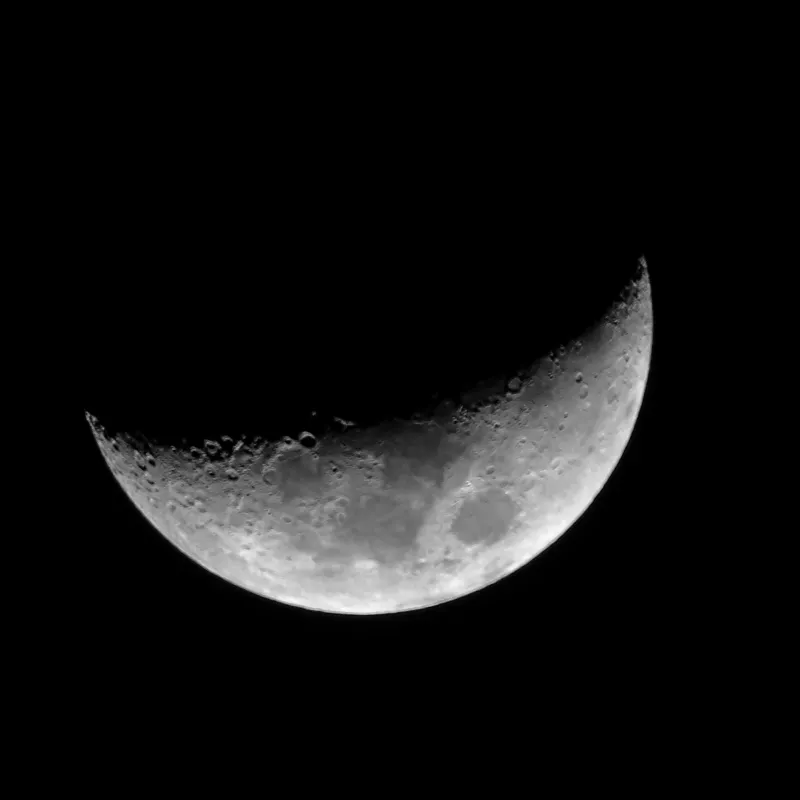 Tablou Canvas, "Luna misterioasă în noapte clară", Lună, Ceaţă, Noapte, Spaţiu, Mister, Lumină, Cratere, Semilună, Tăcere, Umbre, 100 x 100 cm – poza 2