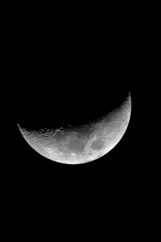 Tablou Canvas, "Luna misterioasă în noapte clară", Lună, Ceaţă, Noapte, Spaţiu, Mister, Lumină, Cratere, Semilună, Tăcere, Umbre, 100 x 150 cm – poza 2