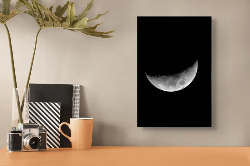 Tablou Canvas, "Luna misterioasă în noapte clară", Lună, Ceaţă, Noapte, Spaţiu, Mister, Lumină, Cratere, Semilună, Tăcere, Umbre, 26 x 39 cm – poza 3