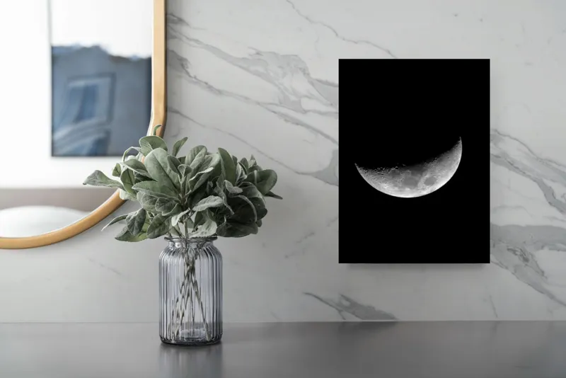Tablou Canvas, "Luna misterioasă în noapte clară", Lună, Ceaţă, Noapte, Spaţiu, Mister, Lumină, Cratere, Semilună, Tăcere, Umbre, 26 x 39 cm – poza 4