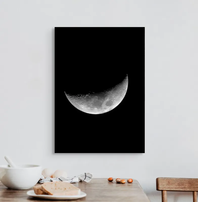 Tablou Canvas, "Luna misterioasă în noapte clară", Lună, Ceaţă, Noapte, Spaţiu, Mister, Lumină, Cratere, Semilună, Tăcere, Umbre, 50 x 70 cm – poza 3