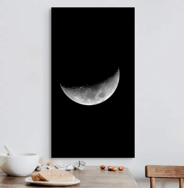 Tablou Canvas, "Luna misterioasă în noapte clară", Lună, Ceaţă, Noapte, Spaţiu, Mister, Lumină, Cratere, Semilună, Tăcere, Umbre, 50 x 90 cm – poza 3