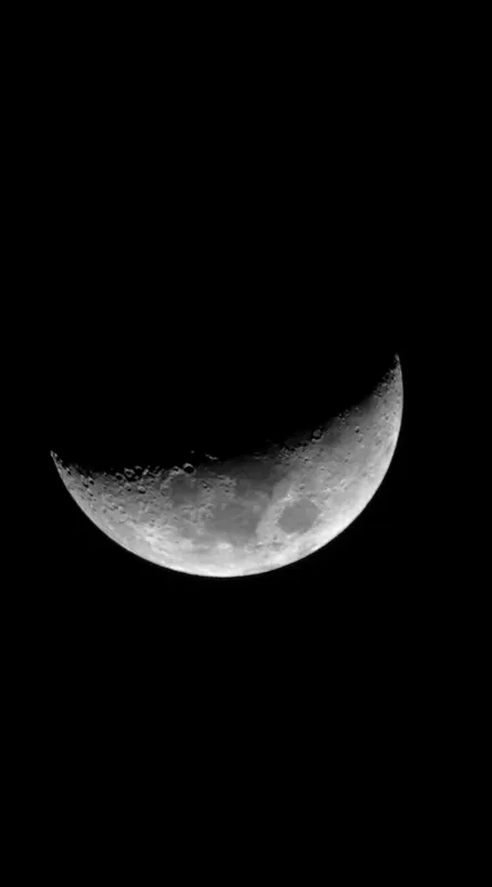 Tablou Canvas, "Luna misterioasă în noapte clară", Lună, Ceaţă, Noapte, Spaţiu, Mister, Lumină, Cratere, Semilună, Tăcere, Umbre, 50 x 90 cm – poza 2