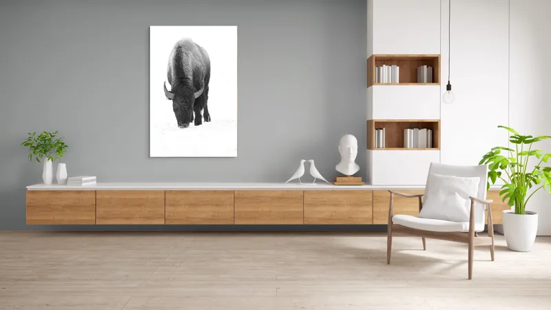 Tablou Canvas, "Bizon singuratic pe zăpadă albă", Bizon, Zăpadă, Cer, Iarnă, Solitudine, Putere, Natură, Blană, 100 x 150 cm – poza 8
