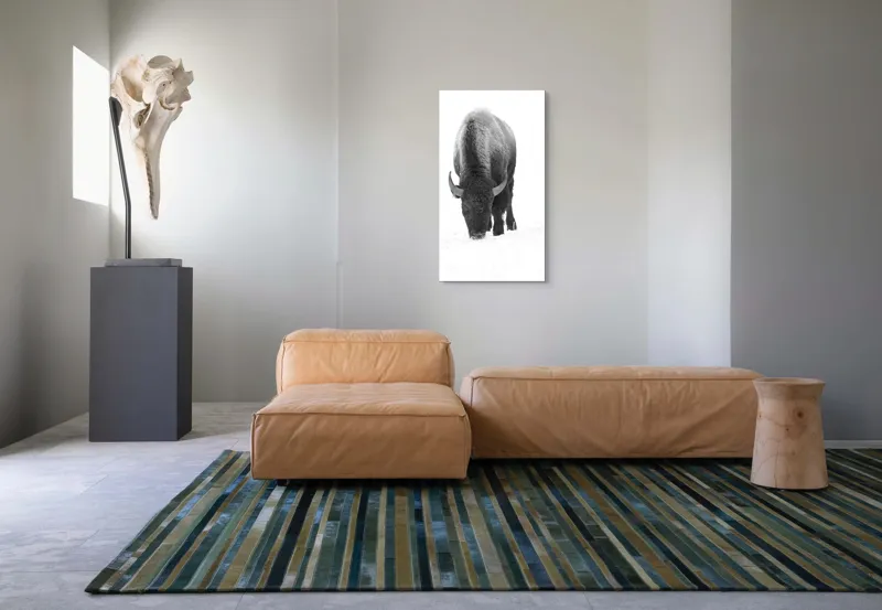 Tablou Canvas, "Bizon singuratic pe zăpadă albă", Bizon, Zăpadă, Cer, Iarnă, Solitudine, Putere, Natură, Blană, 50 x 90 cm – poza 5