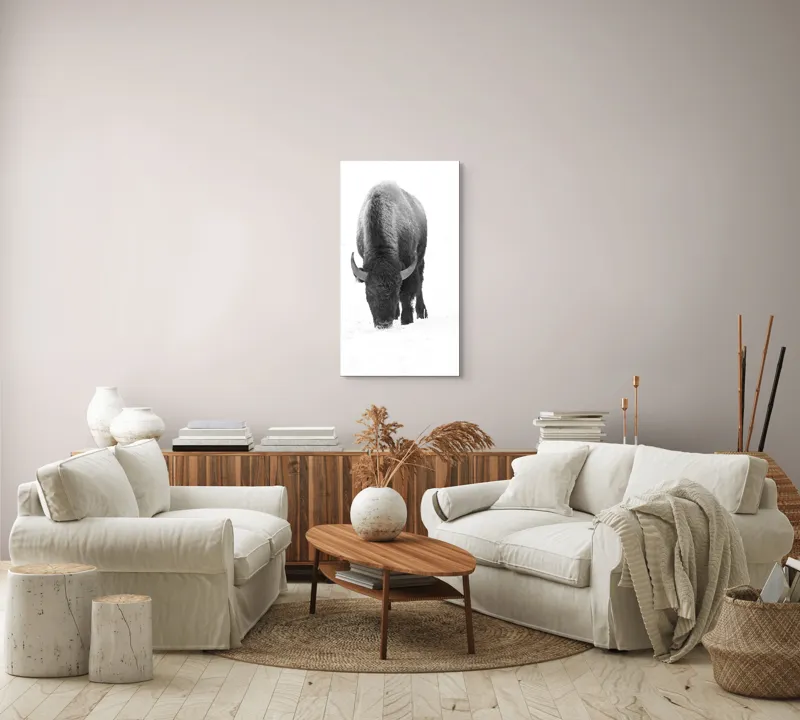 Tablou Canvas, "Bizon singuratic pe zăpadă albă", Bizon, Zăpadă, Cer, Iarnă, Solitudine, Putere, Natură, Blană, 50 x 90 cm – poza 7
