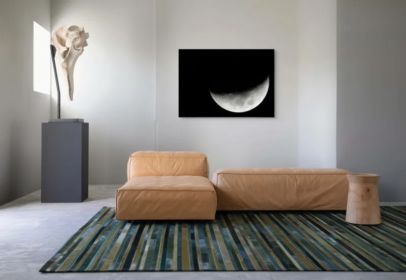 Tablou Canvas, "Albastrul întunecat al lunii pe cer", Lună, Semilună, Cer, Noapte, Umbre, Mister, Lumină, Culoare, 100 x 70 cm – poza 7