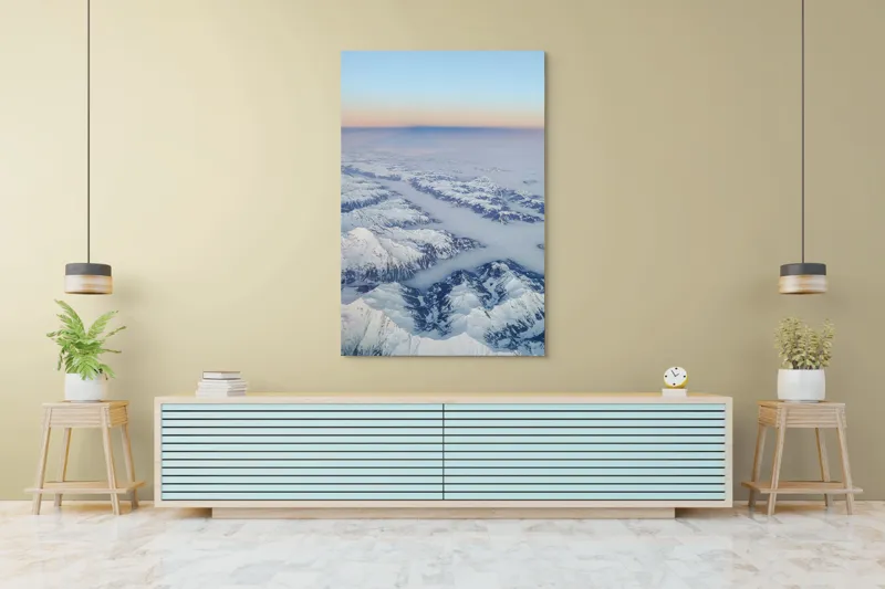 Tablou Canvas, "Lumină și umbre peste munți albi", Nor, Munți, Zăpadă, Apus, Cer, Albastru, Peisaj, Lumină, Liniste, Frumusețe, 100 x 150 cm – poza 4