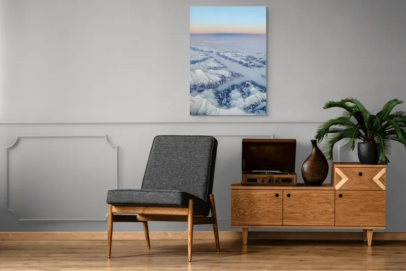 Tablou Canvas, "Lumină și umbre peste munți albi", Nor, Munți, Zăpadă, Apus, Cer, Albastru, Peisaj, Lumină, Liniste, Frumusețe, 70 x 100 cm – poza 6