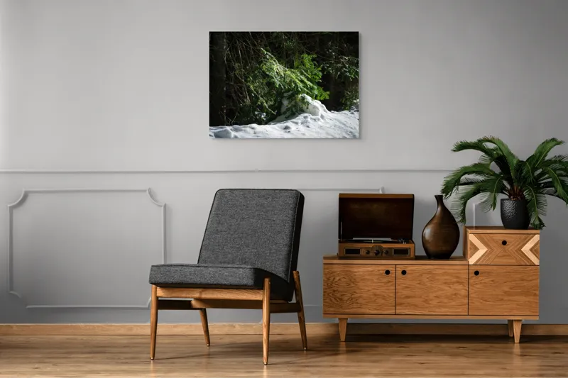 Tablou Canvas, "Brad mic sub razele soarelui", Brad, Zăpadă, Umbre, Lumină, Pădure, Iarnă, Natură, Răcoare., 100 x 70 cm – poza 8