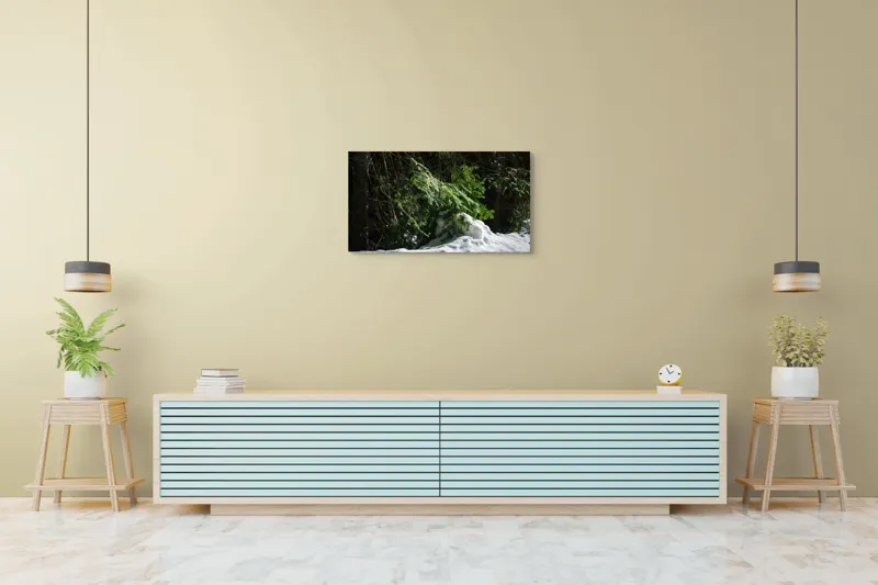 Tablou Canvas, "Brad mic sub razele soarelui", Brad, Zăpadă, Umbre, Lumină, Pădure, Iarnă, Natură, Răcoare., 90 x 50 cm – poza 5