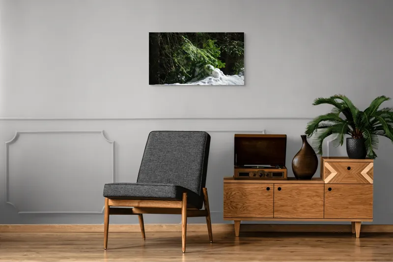 Tablou Canvas, "Brad mic sub razele soarelui", Brad, Zăpadă, Umbre, Lumină, Pădure, Iarnă, Natură, Răcoare., 90 x 50 cm – poza 6