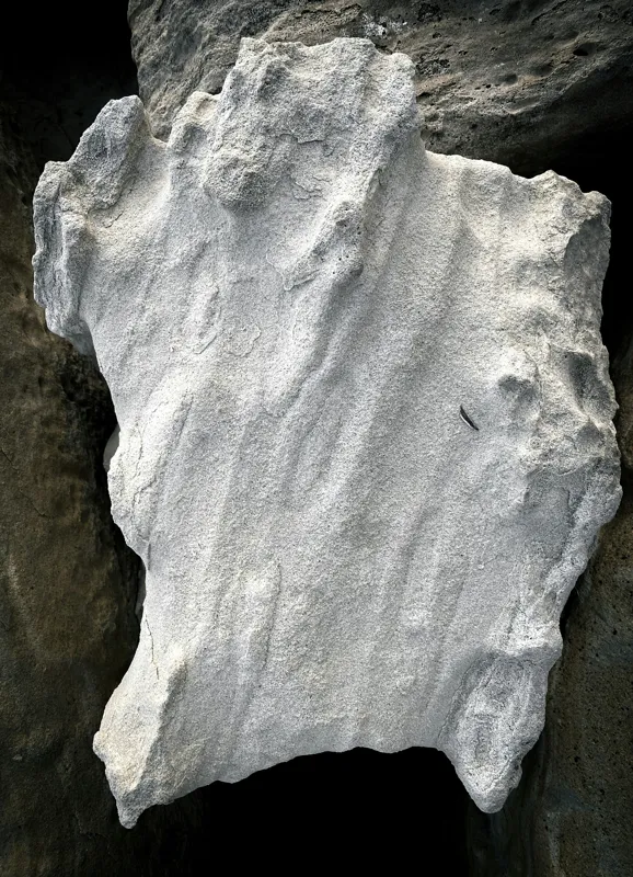 Tablou Canvas, "Nu știu cine este în imagine.", I don’t know who this is, but the object looks like an irregularly shaped rock or stone., 39 x 54 cm – poza 2