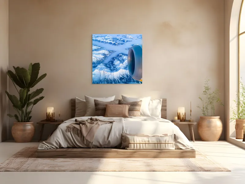 Tablou Canvas, "Vârfuri montane sub cerul senin", Aerian, Munți, Zăpadă, Nor, Turbină, Peisaj, Altitudine, Horizon, Albastru, 100 x 100 cm – poza 4