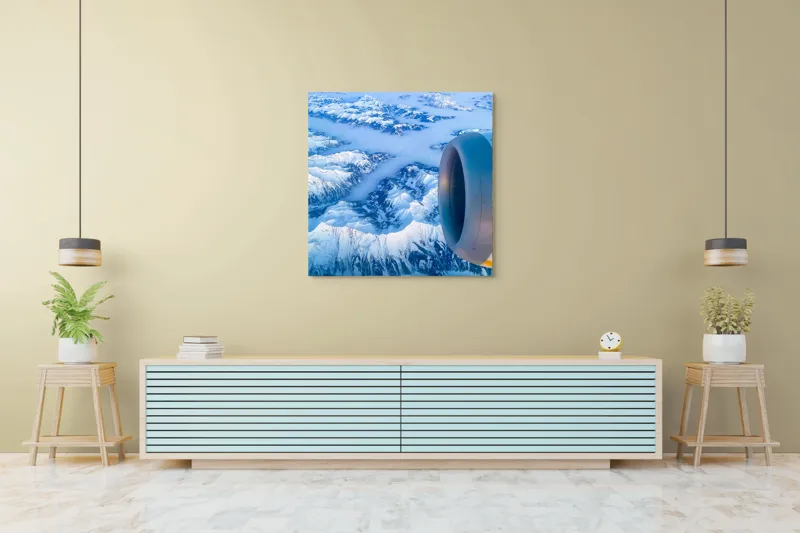 Tablou Canvas, "Vârfuri montane sub cerul senin", Aerian, Munți, Zăpadă, Nor, Turbină, Peisaj, Altitudine, Horizon, Albastru, 100 x 100 cm – poza 5