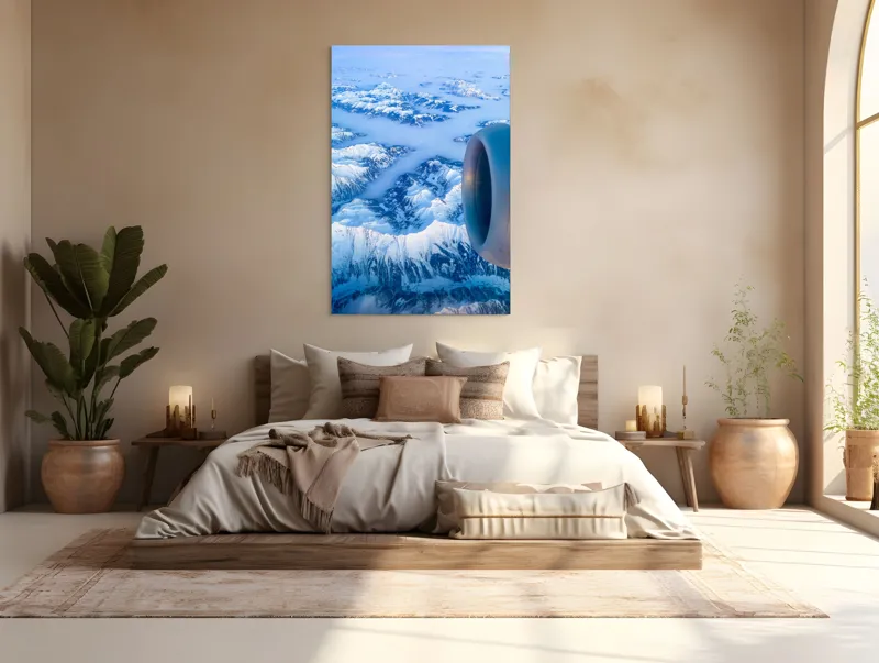 Tablou Canvas, "Vârfuri montane sub cerul senin", Aerian, Munți, Zăpadă, Nor, Turbină, Peisaj, Altitudine, Horizon, Albastru, 100 x 150 cm – poza 3