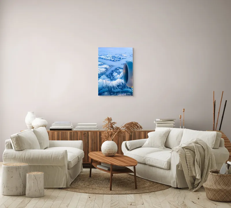 Tablou Canvas, "Vârfuri montane sub cerul senin", Aerian, Munți, Zăpadă, Nor, Turbină, Peisaj, Altitudine, Horizon, Albastru, 50 x 70 cm – poza 4