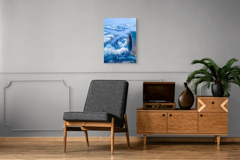 Tablou Canvas, "Vârfuri montane sub cerul senin", Aerian, Munți, Zăpadă, Nor, Turbină, Peisaj, Altitudine, Horizon, Albastru, 50 x 70 cm – poza 8