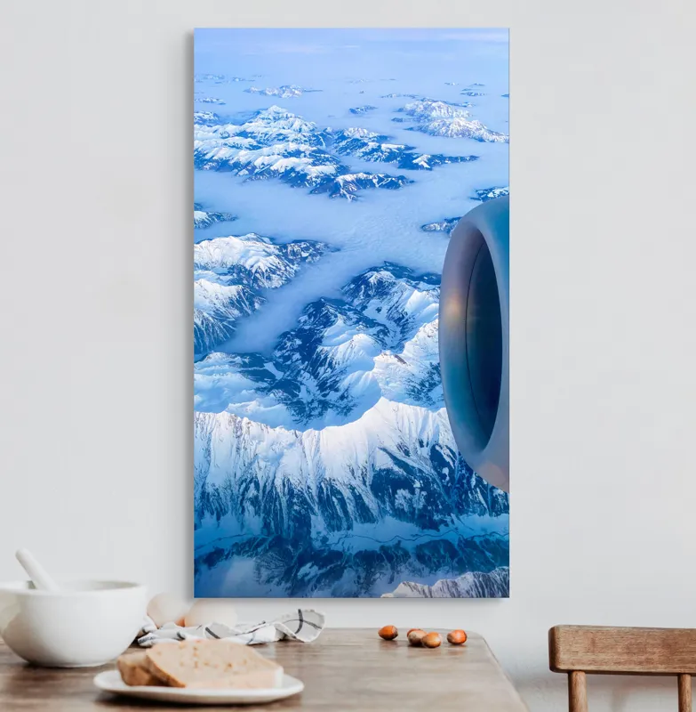 Tablou Canvas, "Vârfuri montane sub cerul senin", Aerian, Munți, Zăpadă, Nor, Turbină, Peisaj, Altitudine, Horizon, Albastru, 50 x 90 cm – poza 3