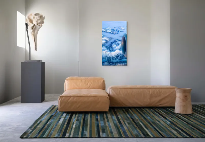 Tablou Canvas, "Vârfuri montane sub cerul senin", Aerian, Munți, Zăpadă, Nor, Turbină, Peisaj, Altitudine, Horizon, Albastru, 50 x 90 cm – poza 5