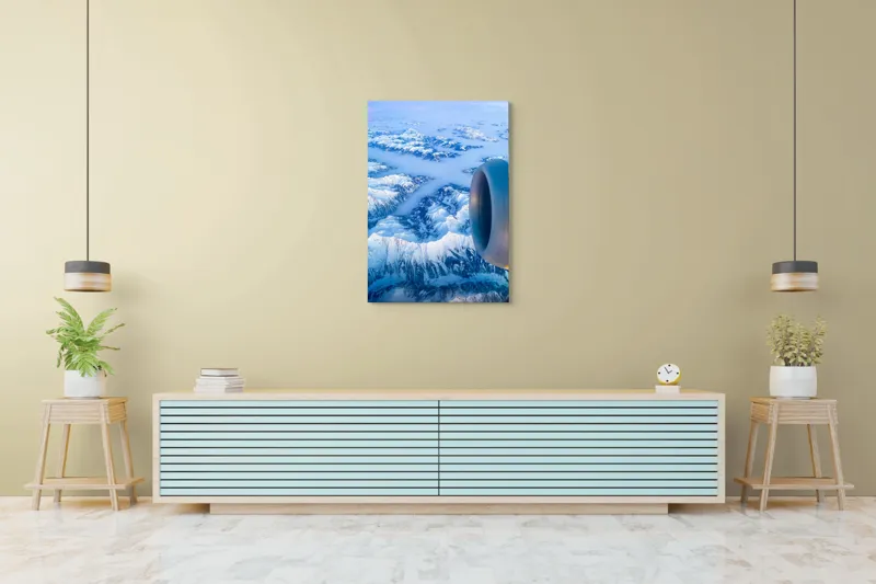 Tablou Canvas, "Vârfuri montane sub cerul senin", Aerian, Munți, Zăpadă, Nor, Turbină, Peisaj, Altitudine, Horizon, Albastru, 70 x 100 cm – poza 5