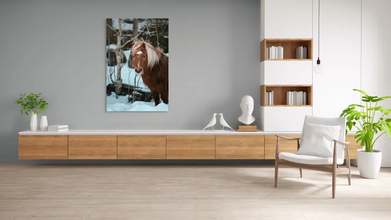 Tablou Canvas, "Poneiul în zăpada de iarnă", Cal, Blond, Pădure, Zăpadă, Privire, Răcoros, Blană, Iarnă, Copaci, 100 x 150 cm – poza 8