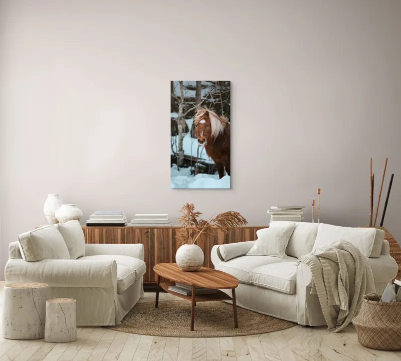 Tablou Canvas, "Poneiul în zăpada de iarnă", Cal, Blond, Pădure, Zăpadă, Privire, Răcoros, Blană, Iarnă, Copaci, 50 x 90 cm – poza 7