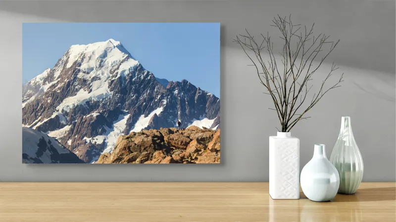 Tablou Canvas, "Un alpinist cucerește înălțimile mărețe", Munte, Zăpadă, Cer, Stânci, Alpinist, 70 x 50 cm – poza 3