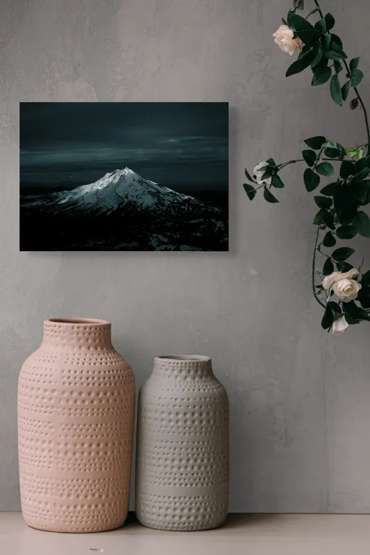 Tablou Canvas, "Lumina lunii peste muntele înzăpezit", Munte, Noapte, Zăpadă, Lumină, Cer, Imagine, Peisaj, Răcoare, Majestuos, 54 x 39 cm – poza 8