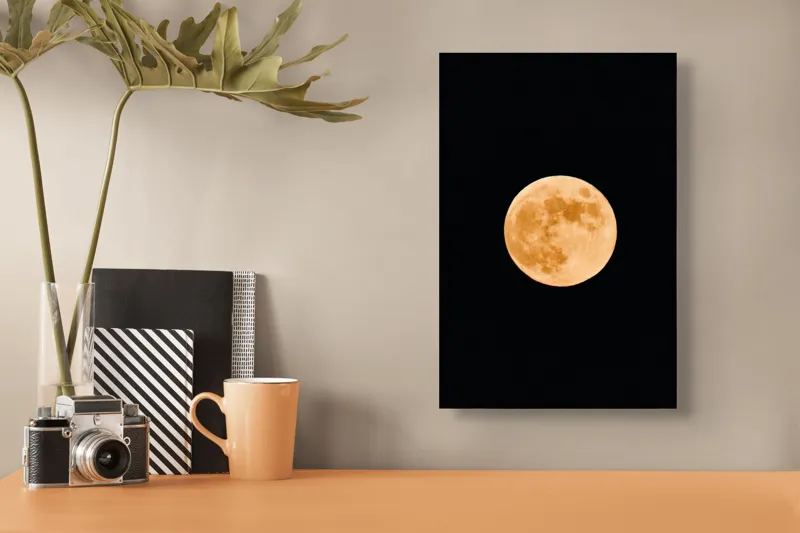 Tablou Canvas, "Luna plină luminând cerul nopții", Lună, Portocalie, Noapte, Cer, Strălucire, Mister, Frumusețe, Rotunjime, Contrast, Senzație, 26 x 39 cm – poza 3