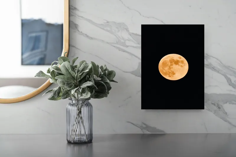 Tablou Canvas, "Luna plină luminând cerul nopții", Lună, Portocalie, Noapte, Cer, Strălucire, Mister, Frumusețe, Rotunjime, Contrast, Senzație, 26 x 39 cm – poza 4
