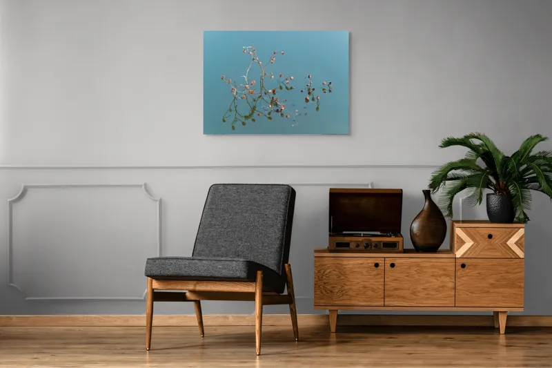 Tablou Canvas, "Reflecții delicate pe apa liniștită", Flori, Reflecții, Apă, Albastru, Natură, Liniște, Rămășițe, Artă, Serenitate, 100 x 70 cm – poza 8