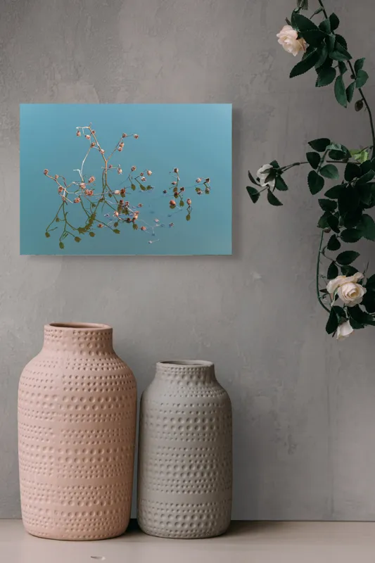 Tablou Canvas, "Reflecții delicate pe apa liniștită", Flori, Reflecții, Apă, Albastru, Natură, Liniște, Rămășițe, Artă, Serenitate, 54 x 39 cm – poza 8