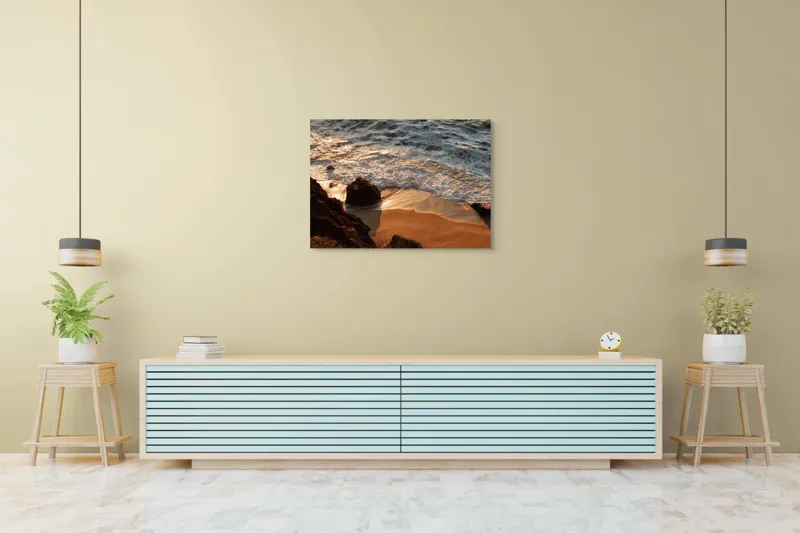 Tablou Canvas, "Reflexiile soarelui pe valuri line", Valuri, Nisip, Apus, Stânci, Spumă, 100 x 70 cm – poza 4