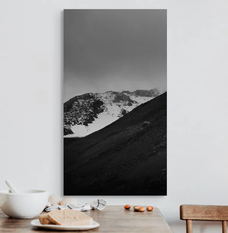 Tablou Canvas, "Munți austeri sub cer înnorat", Sumbru, Montan, Înghețat, Solitar, Noros, Pustiu, Rece, Abrupt, 50 x 90 cm – poza 3