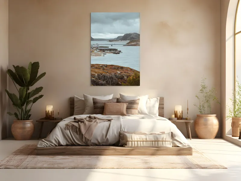 Tablou Canvas, "Peisaj nordic cu fiord și sat", Nor, Liniște, Peisaj, Munți, Apă, Nori, Hărțiș, Toamnă, Natură, Vedere, 100 x 150 cm – poza 3