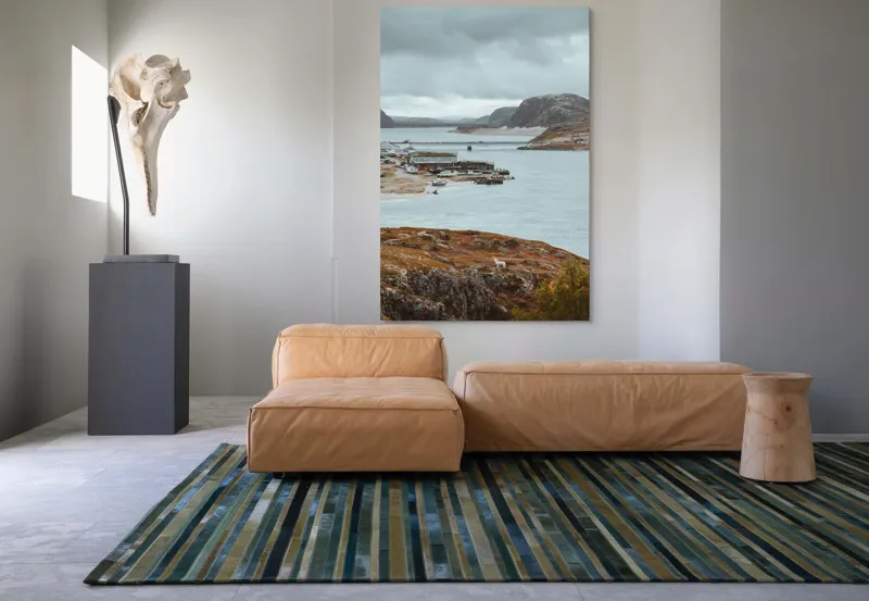 Tablou Canvas, "Peisaj nordic cu fiord și sat", Nor, Liniște, Peisaj, Munți, Apă, Nori, Hărțiș, Toamnă, Natură, Vedere, 100 x 150 cm – poza 7