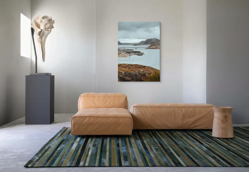 Tablou Canvas, "Peisaj nordic cu fiord și sat", Nor, Liniște, Peisaj, Munți, Apă, Nori, Hărțiș, Toamnă, Natură, Vedere, 70 x 100 cm – poza 7