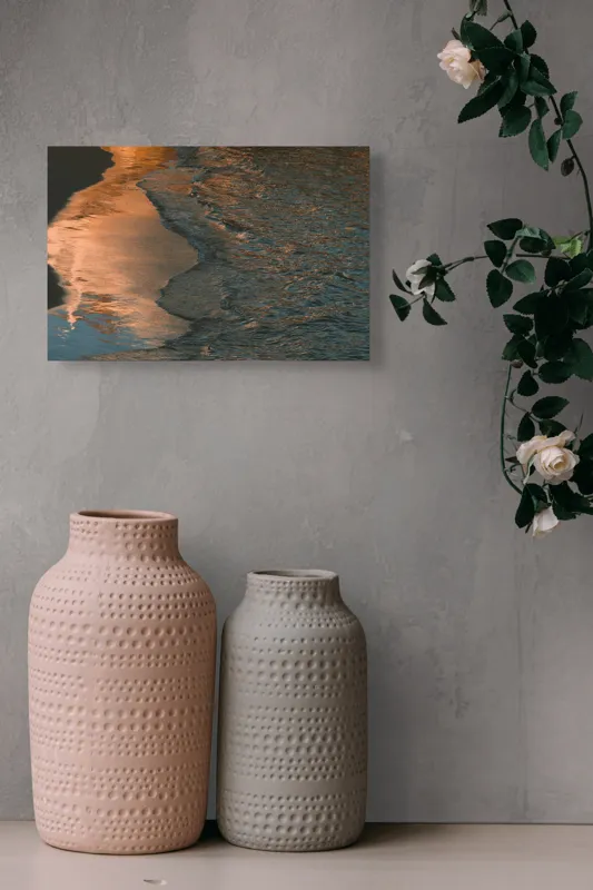 Tablou Canvas, "Reflexii ale amurgului pe mare", Apus, Reflexii, Valuri, Textură, Lumină, Mal, Apă, Calm., 39 x 26 cm – poza 4