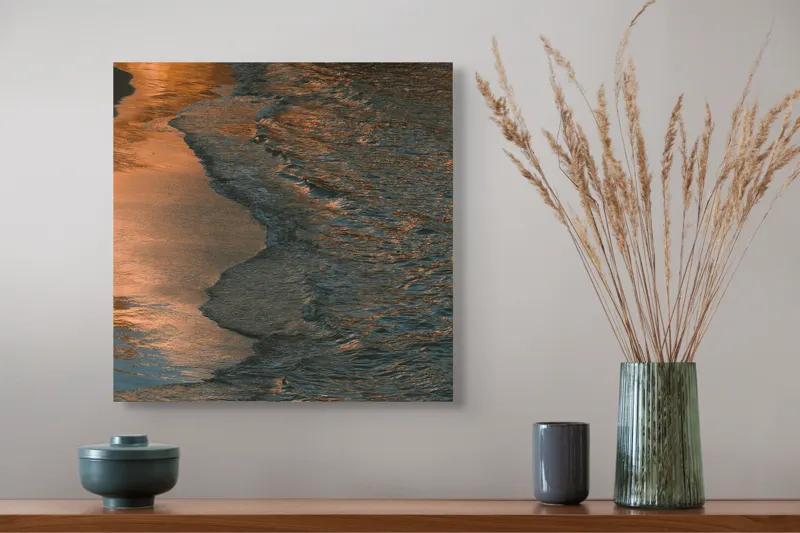 Tablou Canvas, "Reflexii ale amurgului pe mare", Apus, Reflexii, Valuri, Textură, Lumină, Mal, Apă, Calm., 50 x 50 cm – poza 4