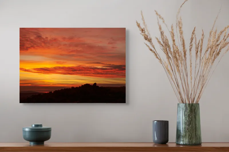 Tablou Canvas, "Răsărit de foc peste coline", Apus, Cer, Nor, Peisaj, Siluetă, Culoare, Horizon, Lumină, Gradienți, Timp, Natură, 54 x 39 cm – poza 4