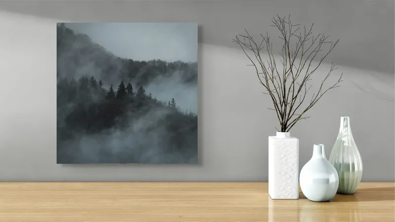 Tablou Canvas, "Misterul pădurii în ceață albăstruie", Cețuri, Melancolie, Taină, Înălțimi, Umbre, Serenitate, Natură, Mister, Pădure, Liniște, 50 x 50 cm – poza 3