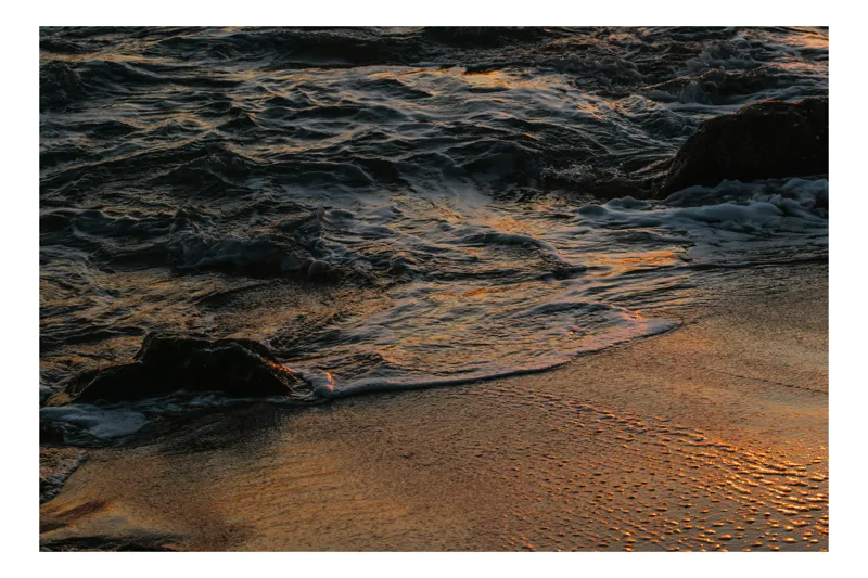 Tablou Canvas, "Valurile mării la apusul soarelui", Valuri, Apus, Nisip, Reflecții, Liniște, Natură, Ocean, 39 x 26 cm